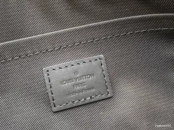 LOUIS Soft VUITTON PM Polochon 0330